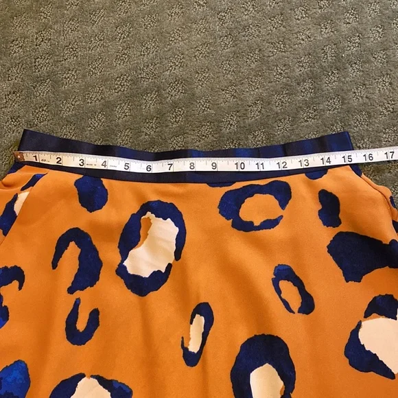 Silky, flirty skirt - Picture 5 of 8